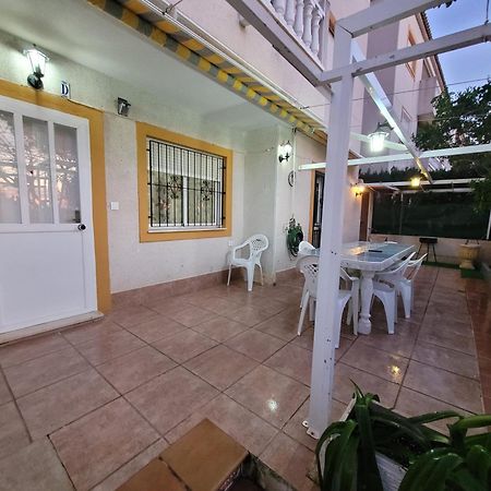 Apartamento Bajo Con Terraza Y Piscina Torrevieja Kültér fotó