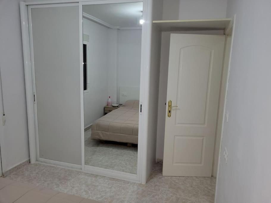 Apartamento Bajo Con Terraza Y Piscina Torrevieja Kültér fotó