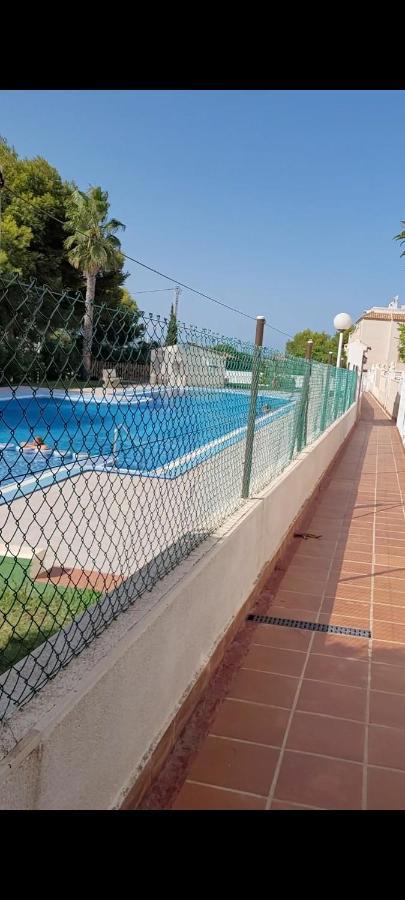 Apartamento Bajo Con Terraza Y Piscina Torrevieja Kültér fotó