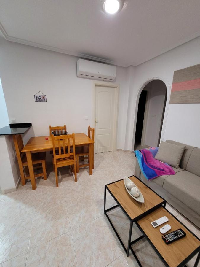 Apartamento Bajo Con Terraza Y Piscina Torrevieja Kültér fotó