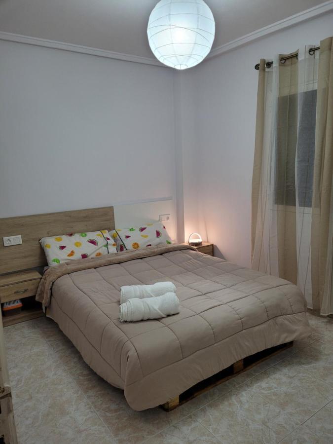 Apartamento Bajo Con Terraza Y Piscina Torrevieja Kültér fotó