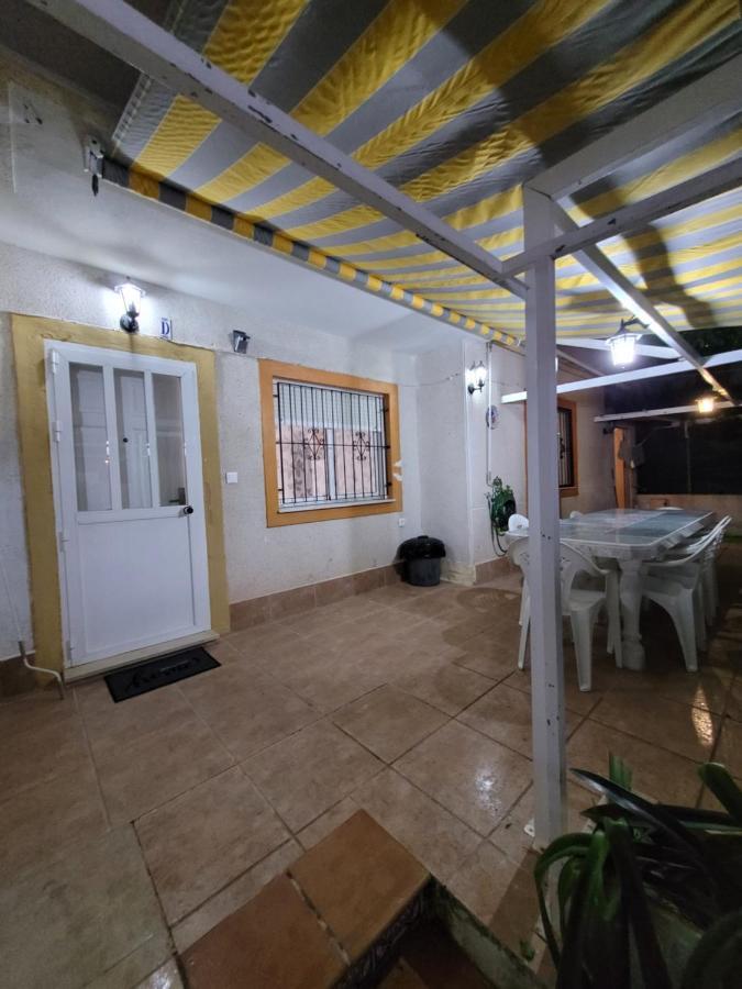 Apartamento Bajo Con Terraza Y Piscina Torrevieja Kültér fotó