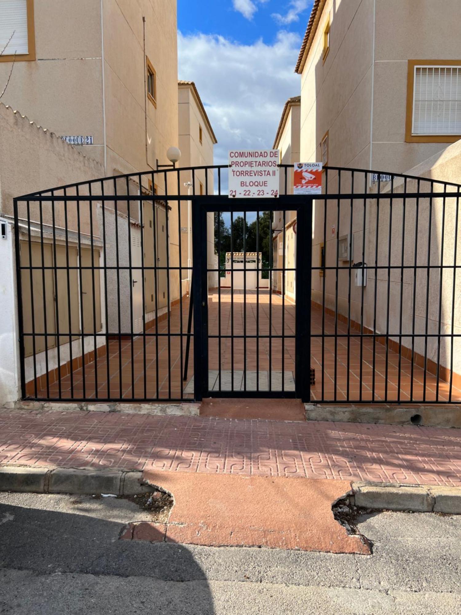 Apartamento Bajo Con Terraza Y Piscina Torrevieja Kültér fotó