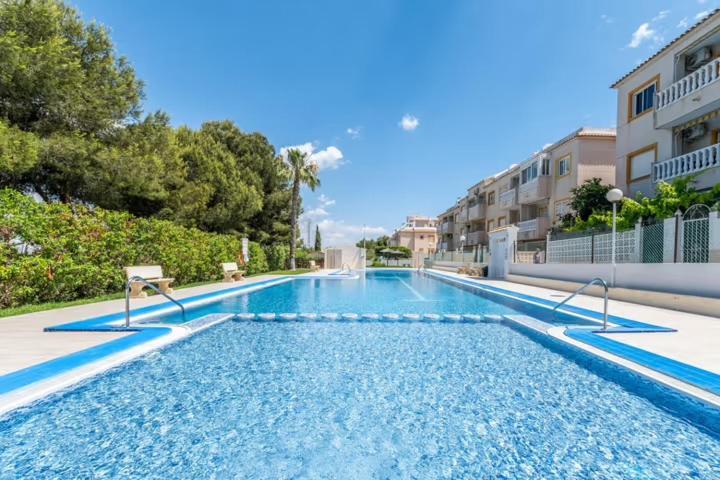 Apartamento Bajo Con Terraza Y Piscina Torrevieja Kültér fotó